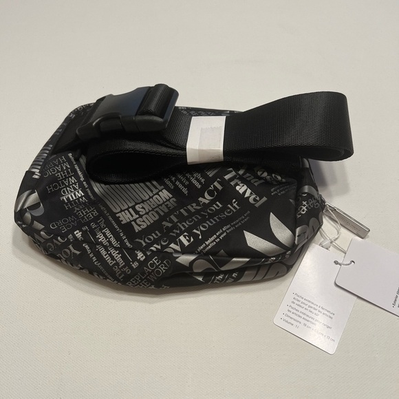 NWT Lululemon Everywhere Belt Bag 1L Manifesto Print!!🔥 (B3) - Picture 5 of 5